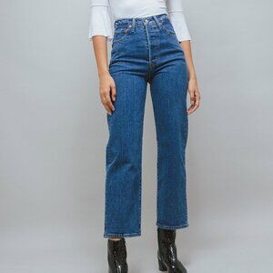 Levi's Ribcage Straight Ankle Jeans in Georgie - Medium Indigo